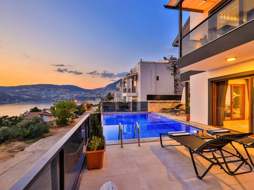  gece  -  Kasım
  | Kalkan’da Deniz Manzaralı Lüks Villa, Merkezi Konumda Rüya Tatil